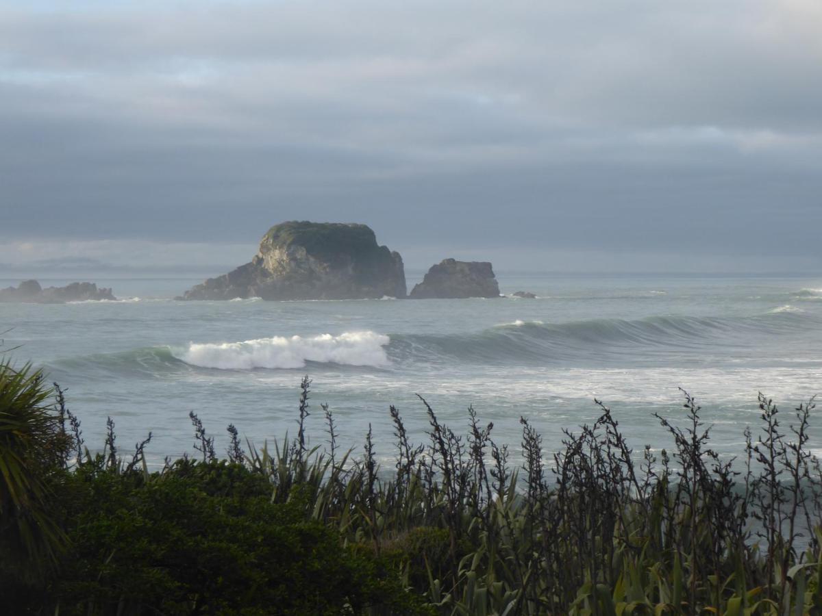 The Bay House Beachfront Accommodation Cape Foulwind Exterior photo