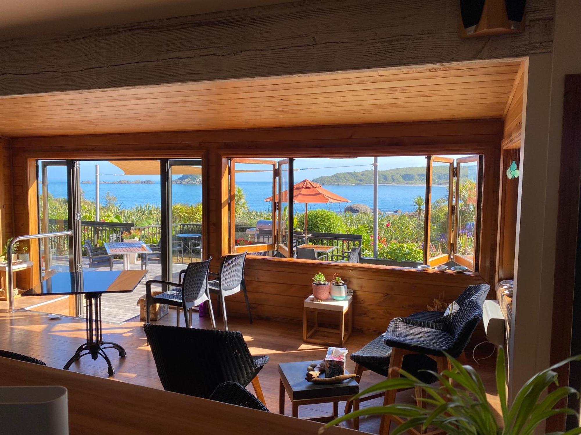 The Bay House Beachfront Accommodation Cape Foulwind Exterior photo