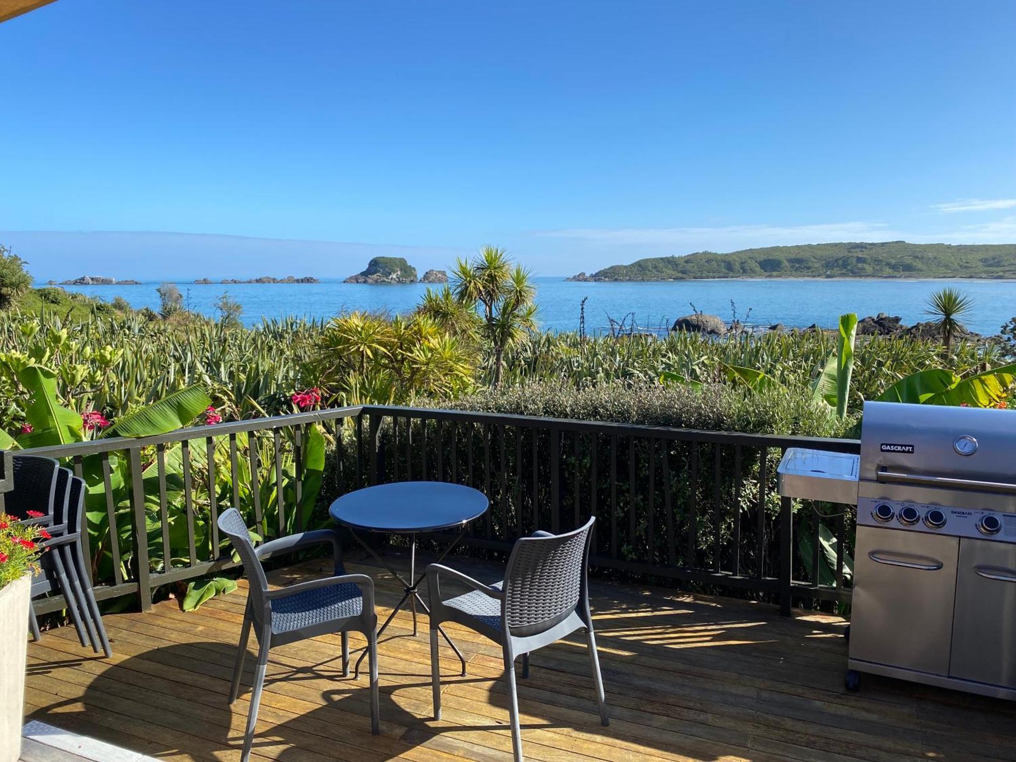 The Bay House Beachfront Accommodation Cape Foulwind Exterior photo